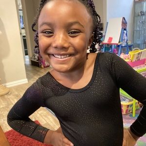 Meet your Posher, Tee